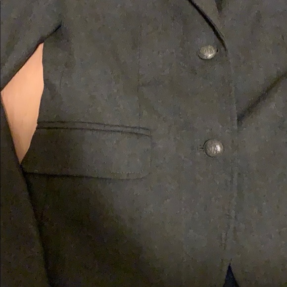 Vineyard vines suit jacket pockets & anchor button - Picture 8 of 16